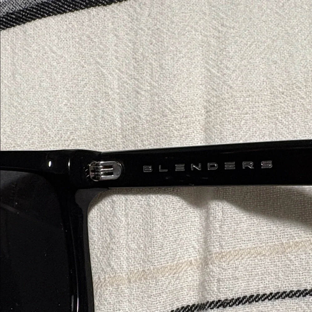 Blenders Black Sunglasses for Men - Picture 4 of 7